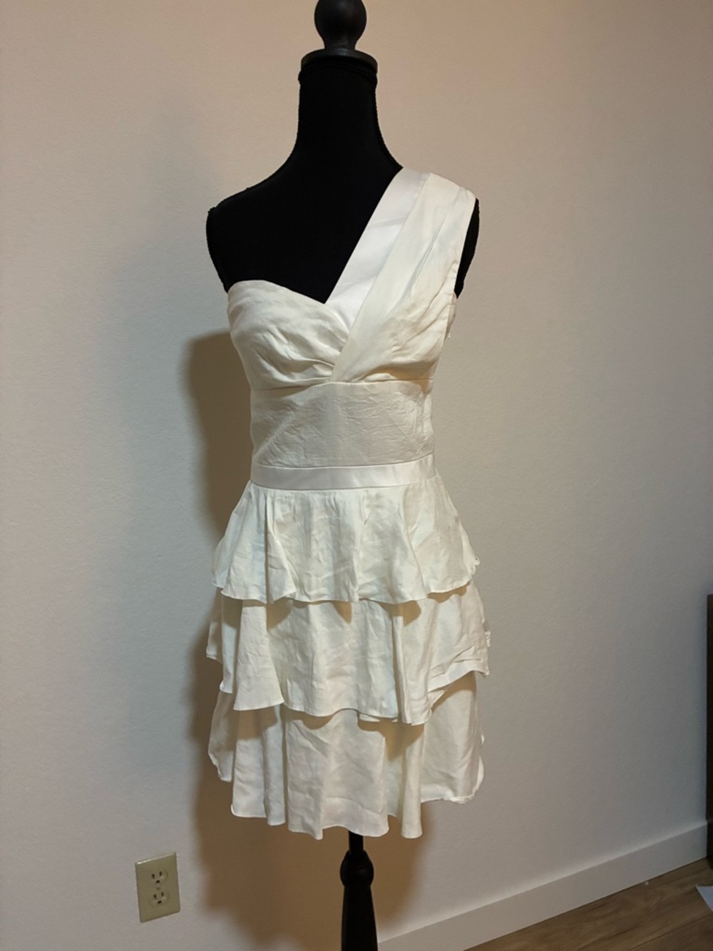 Bebe One-Shoulder Cream Tiered Ruffle Mini Dress Grad Clean Girl Prom Formal
